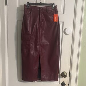 Elegant Burgundy Leather Pencil Skirt